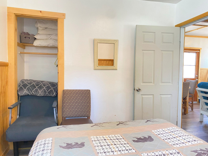 Bedroom 2, Blue Horizon Lodge, San Bernardino