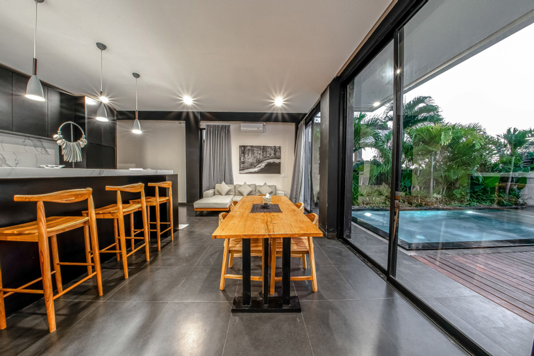 Dining Room 21