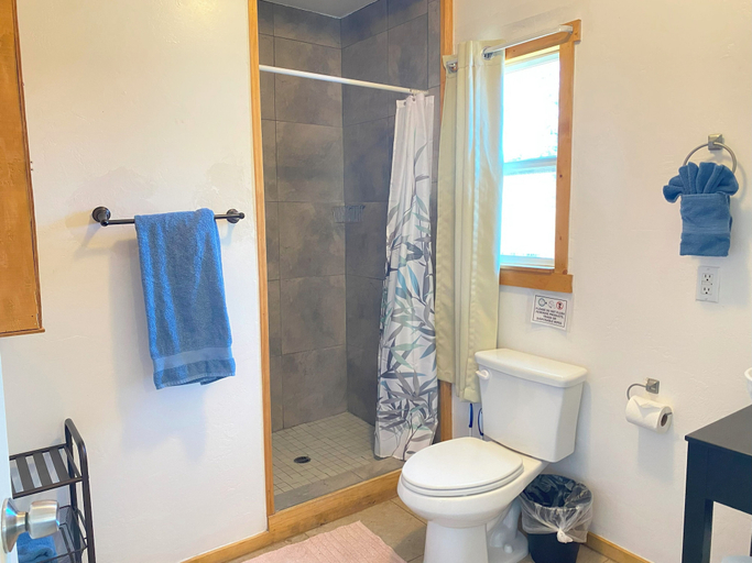 Bathroom 3, Blue Horizon Lodge, San Bernardino