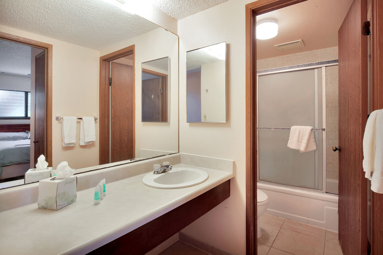 Bathroom 5, Castle at Moloka'i Shores, Maui