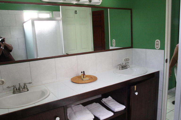 Bathroom, Sabas Beach Resort, La Libertad