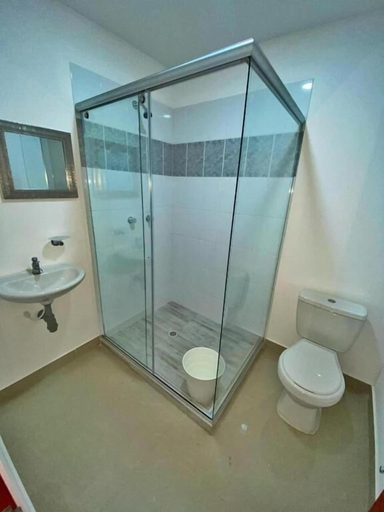 Bathroom 4, HOSPEDAJE BOGOTA CENTRO, Santafé de Bogotá