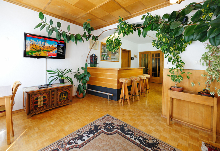 Lobby sitting area, Hotel Alphubel Zermatt, Visp