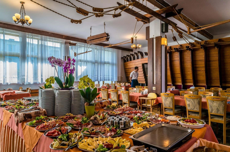 Food & Drinks 5, OW Carbo Dabki - w sasiedztwie lasu i jeziora, Sławno