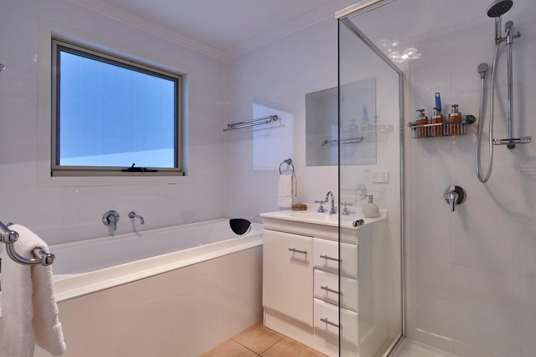 Bathroom, Esperance Landing , Huon Valley