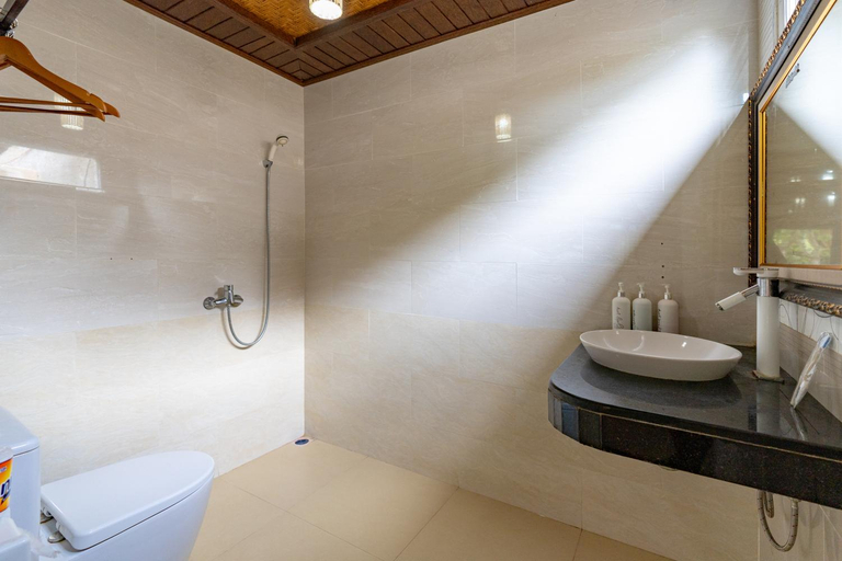 Bathroom 5, Ketut's Bungalows Lembongan, Klungkung
