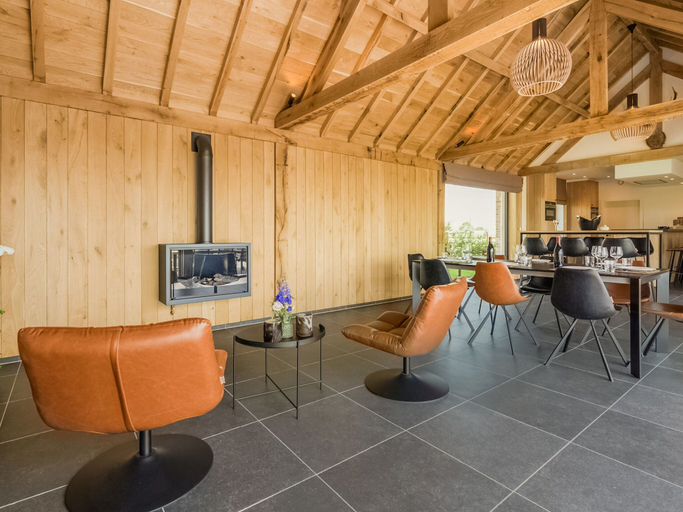 Others 5, Chic Villa in Comines-Warneton with Garden, Hainaut