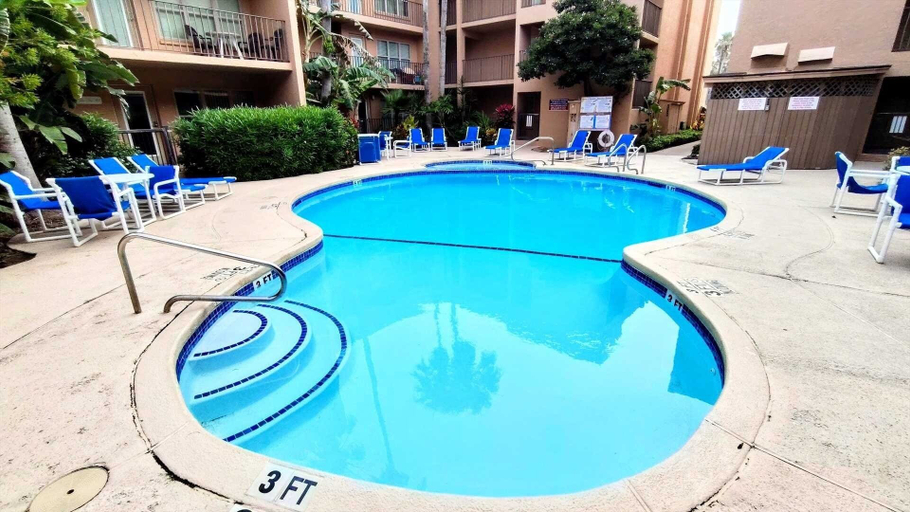 Pool 4, Beachview 208 Minium 2 Bedroom Condo by RedAwning, Cameron