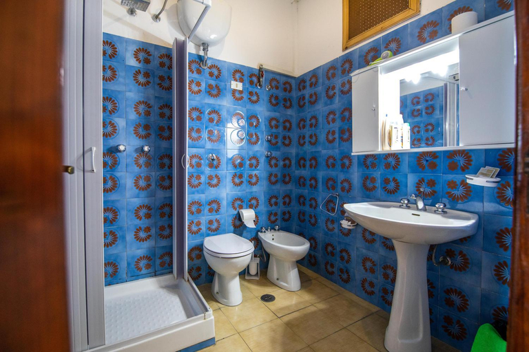 Bathroom 3, Madonna Della Scala, Salerno