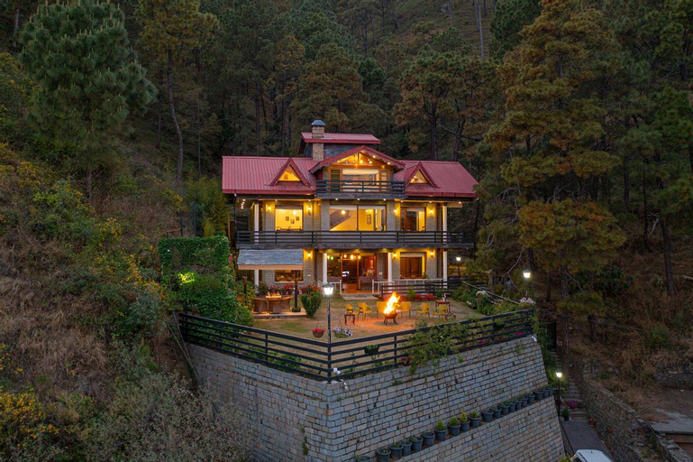 Exterior & Views