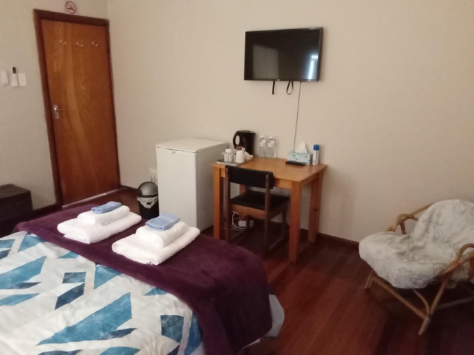 Bedroom 2, 10 on Fairview B&B, Cape Winelands