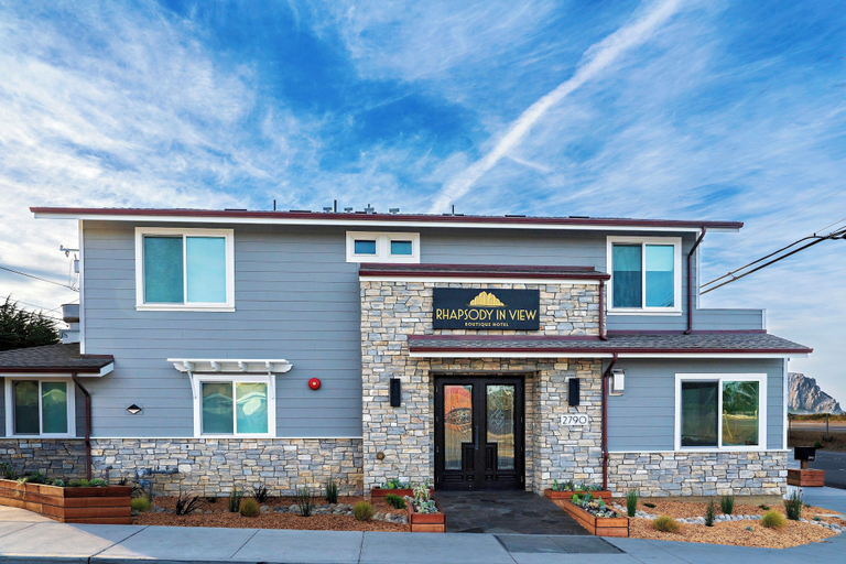 Exterior & Views