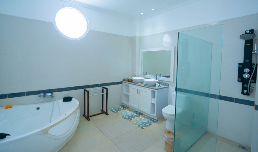 Bathroom 5, Sunrise Beach Villa Sanur, Denpasar