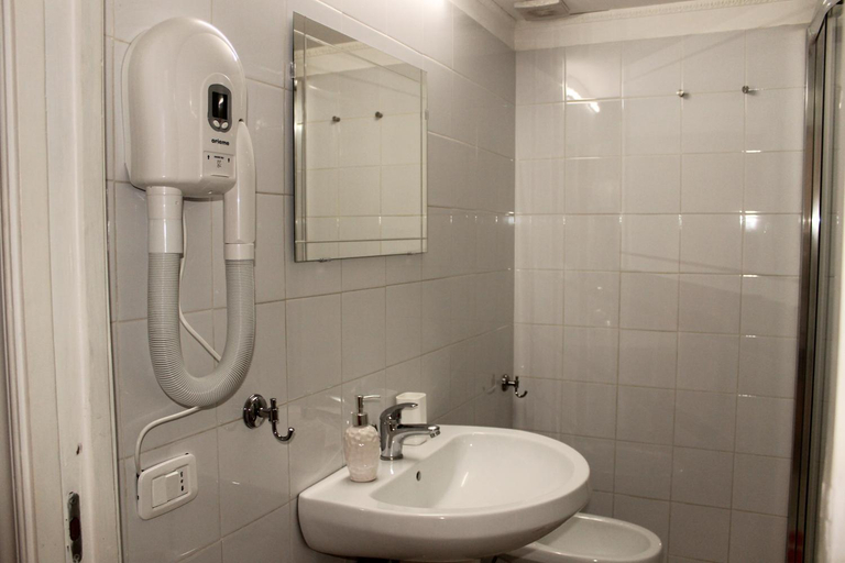 Bathroom 5, B&B La Torretta di Chiaia, Napoli