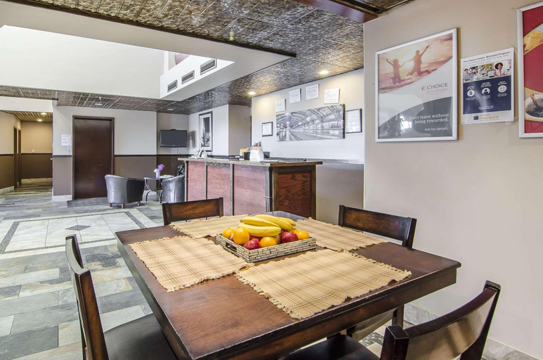 Food & Drinks 5, Econo Lodge Lloydminster, Division No. 10