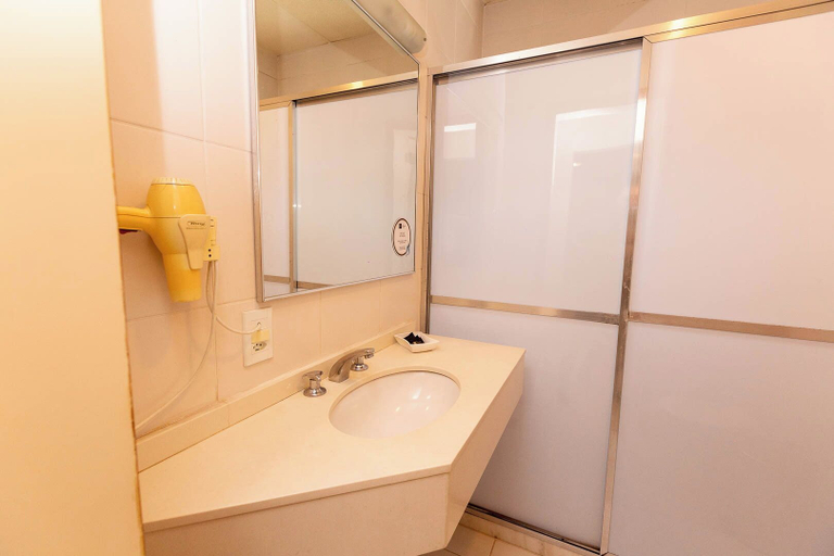 Bathroom, Rede Andrade Hotel Canadá, Rio de Janeiro