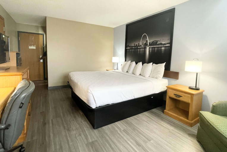 Bedroom 3, Super 8 by Wyndham St. Clair MO, Franklin