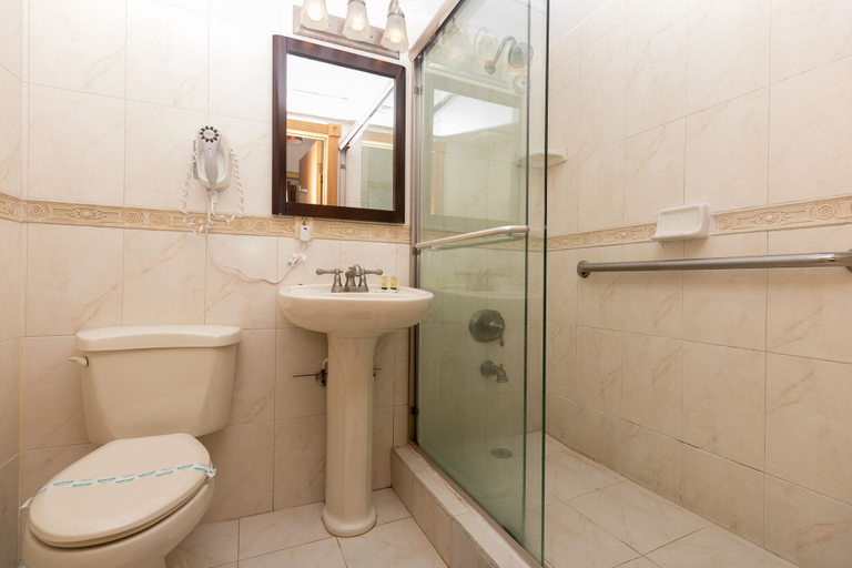 Bathroom, 405 Ocean View Hollywood Beach, Broward