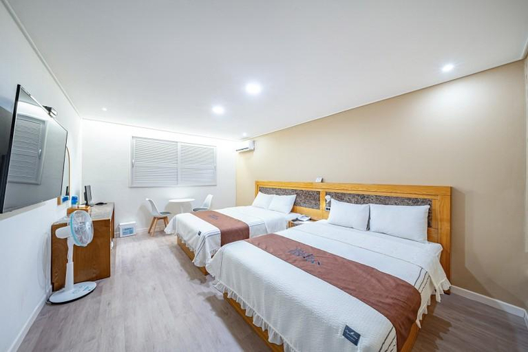 Bedroom 2, Elysian Hotel, Donghae