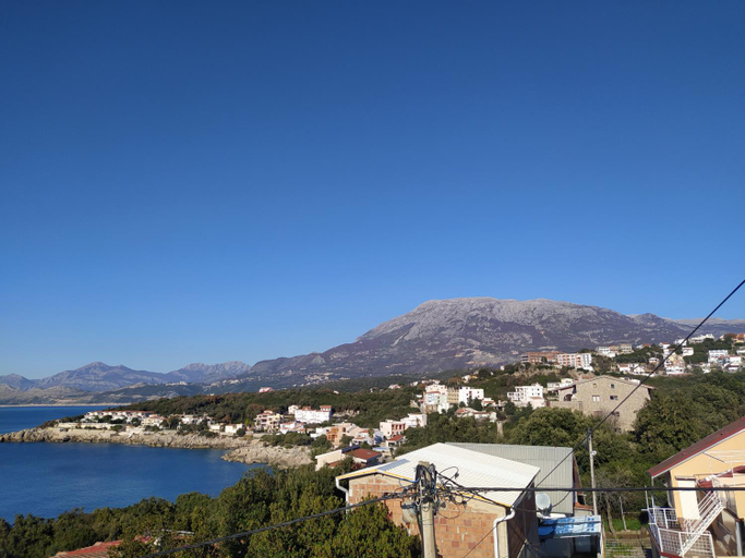 Others 5, MonoLiza