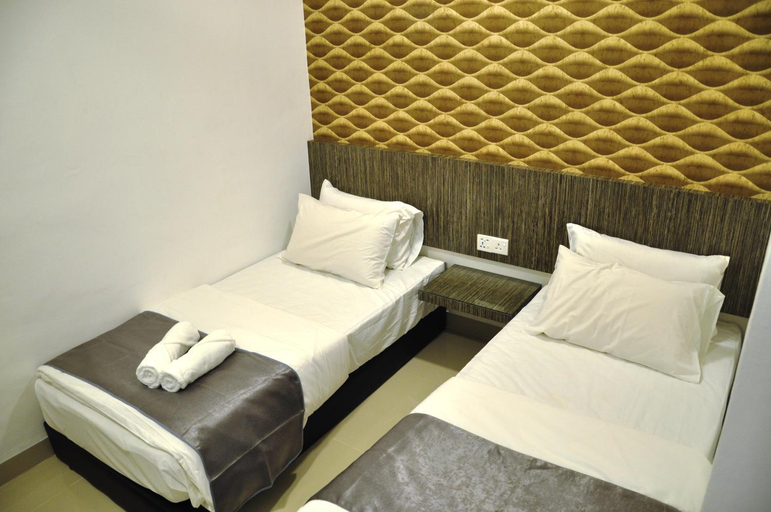 Others 5, Dr 96 inn, Kuantan