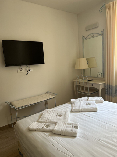 Bedroom 3, Landlord, Sassari