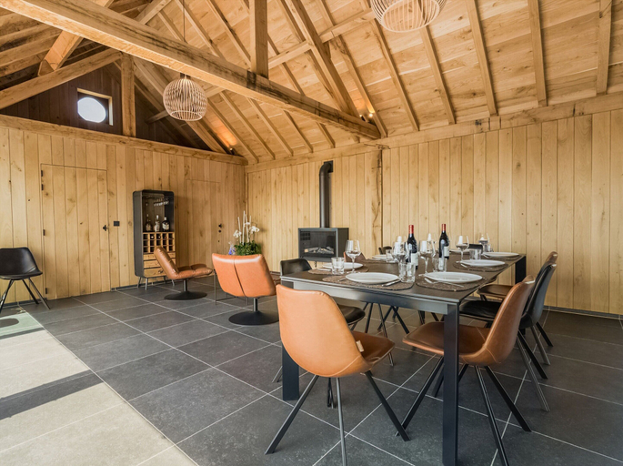 Others 4, Chic Villa in Comines-Warneton with Garden, Hainaut