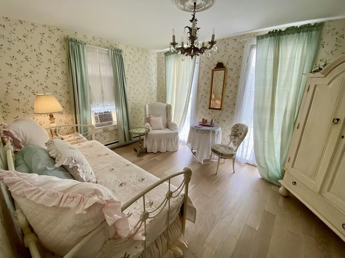 Bedroom 3, Walden on the Pond Hotel, Monmouth