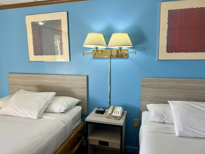 Bedroom 2, Travelodge by Wyndham Hershey, Dauphin