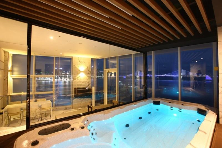 Busan Bodastay The Pent, Suyeong