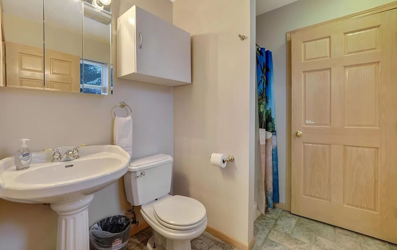 Bathroom 3, South Arm Retreats, Charlevoix