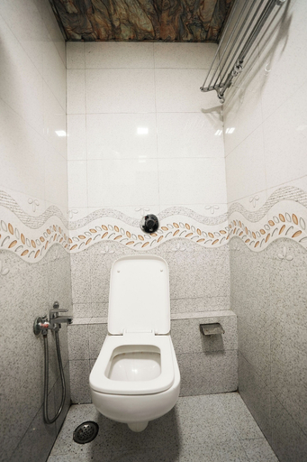 Bathroom 3, Taj Palace, Mumbai Suburban