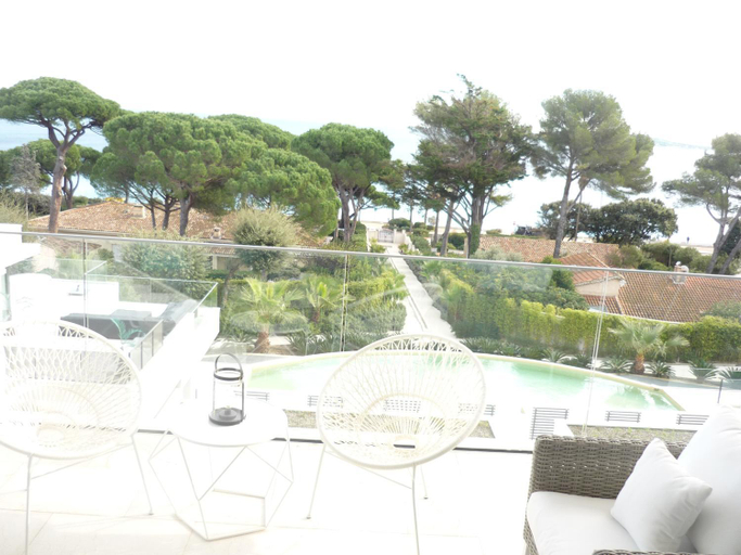Others 5, Villa Maxima, Var