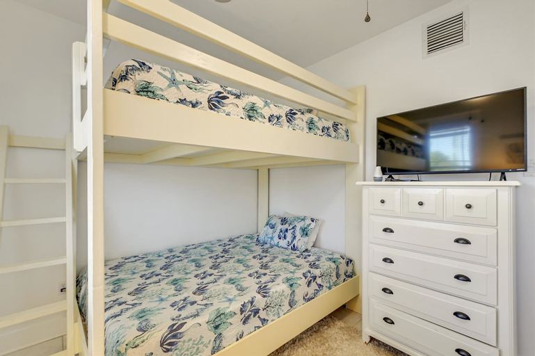 A Wave From It All by Book That Condo, Bay