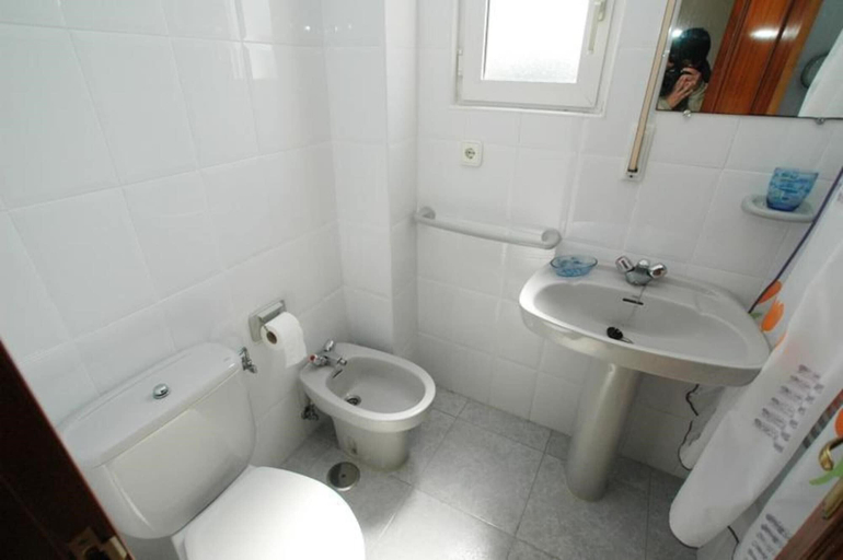 Bathroom 3, Apartment in Isla, Cantabria 102780 by MO Rentals, Cantabria