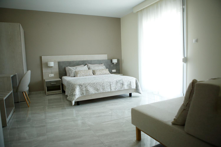 Others 5, Casa Domenica, Central Macedonia
