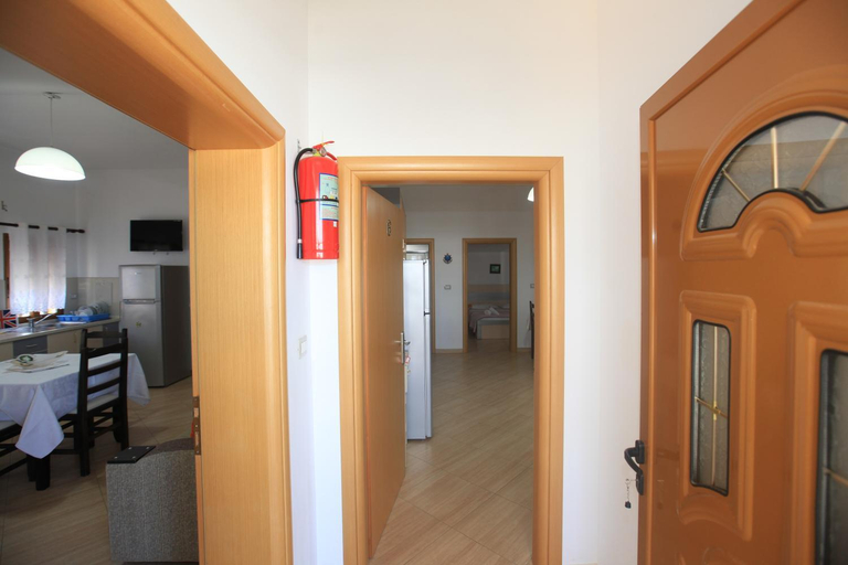 Others 4, Villa Oden, Sarandës