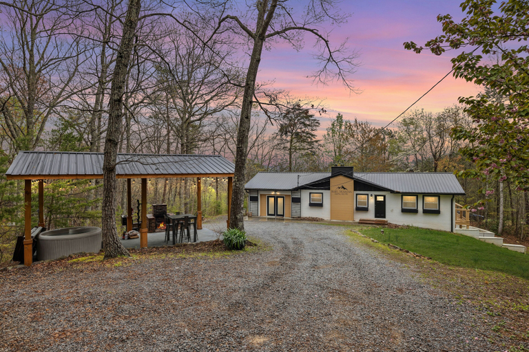 Exterior & Views 2, Bluff Mountain Bungalow 4 Bedroom Home by RedAwning, Sevier