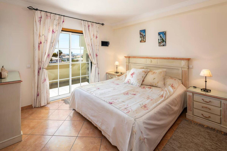 Room 2, Lovely 2-Bed Apartment in Sao Rafael, Albufeira