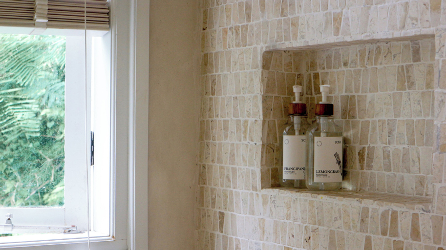 Bathroom 17