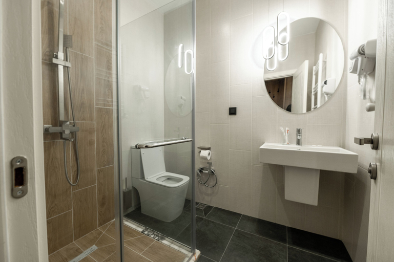 Bathroom 3, Central Hotel Kutaisi, Tskaltubo