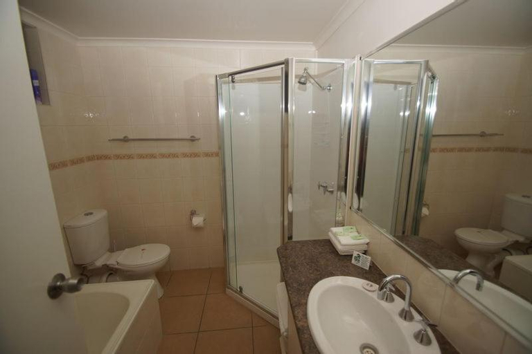 Bathroom 10
