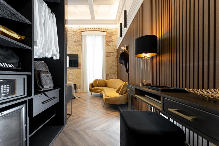Others 4, Nero Luxury Suites, Cagliari