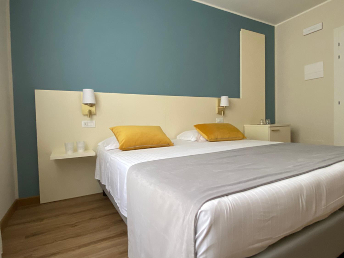 Others 5, Rooms ai Poggi, Verona