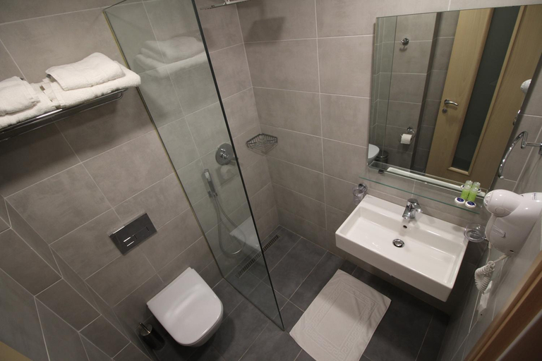 Bathroom 3, Hotel Ari 2, Sarandës