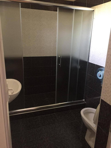 Bathroom 3, Hotel Kavkasioni, Kvareli
