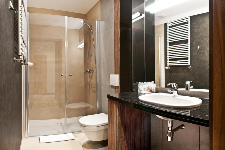 Bathroom 3, Hotel Piano, Lublin City
