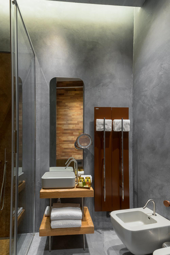 Bathroom 5, Benci House, Florence
