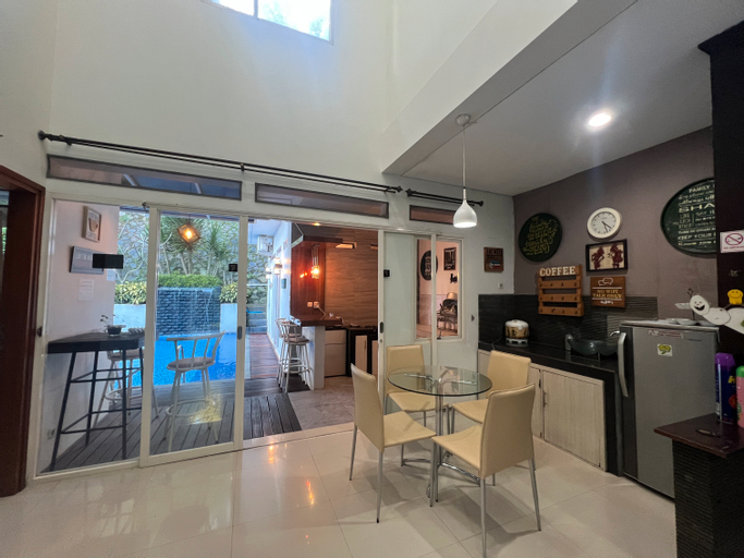 Food & Drinks, Villa Amethyst Dago Pakar FE-22 4BR with Private Pool ( FAMILY ONLY), Bandung