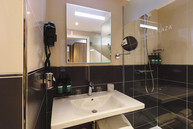Bathroom 11